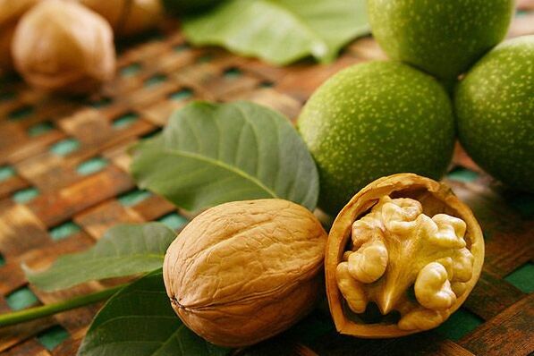 Kreeka pähklitest saate valmistada ümmargustest ussidest tinktuuri